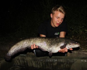 Jonas Hidding mit ca. 60 cm Waller